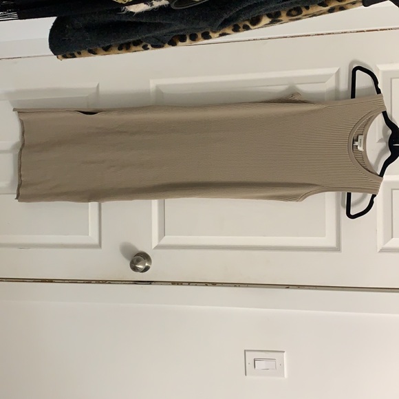 Beige Babaton sleeveless dress in Large - Picture 2 of 3